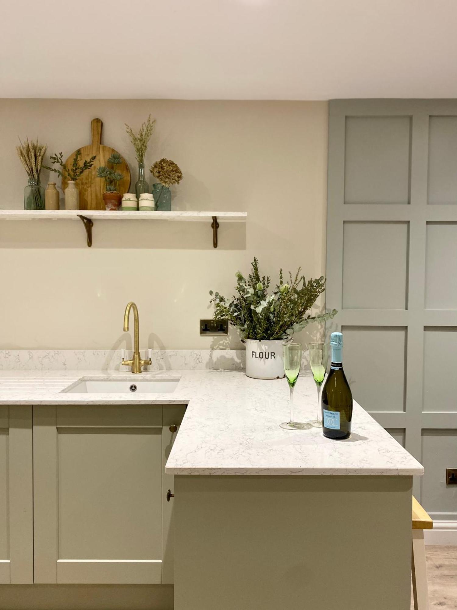 Victoria Bar Walls By Chateau Anna, Central York - Free Parking Екстериор снимка