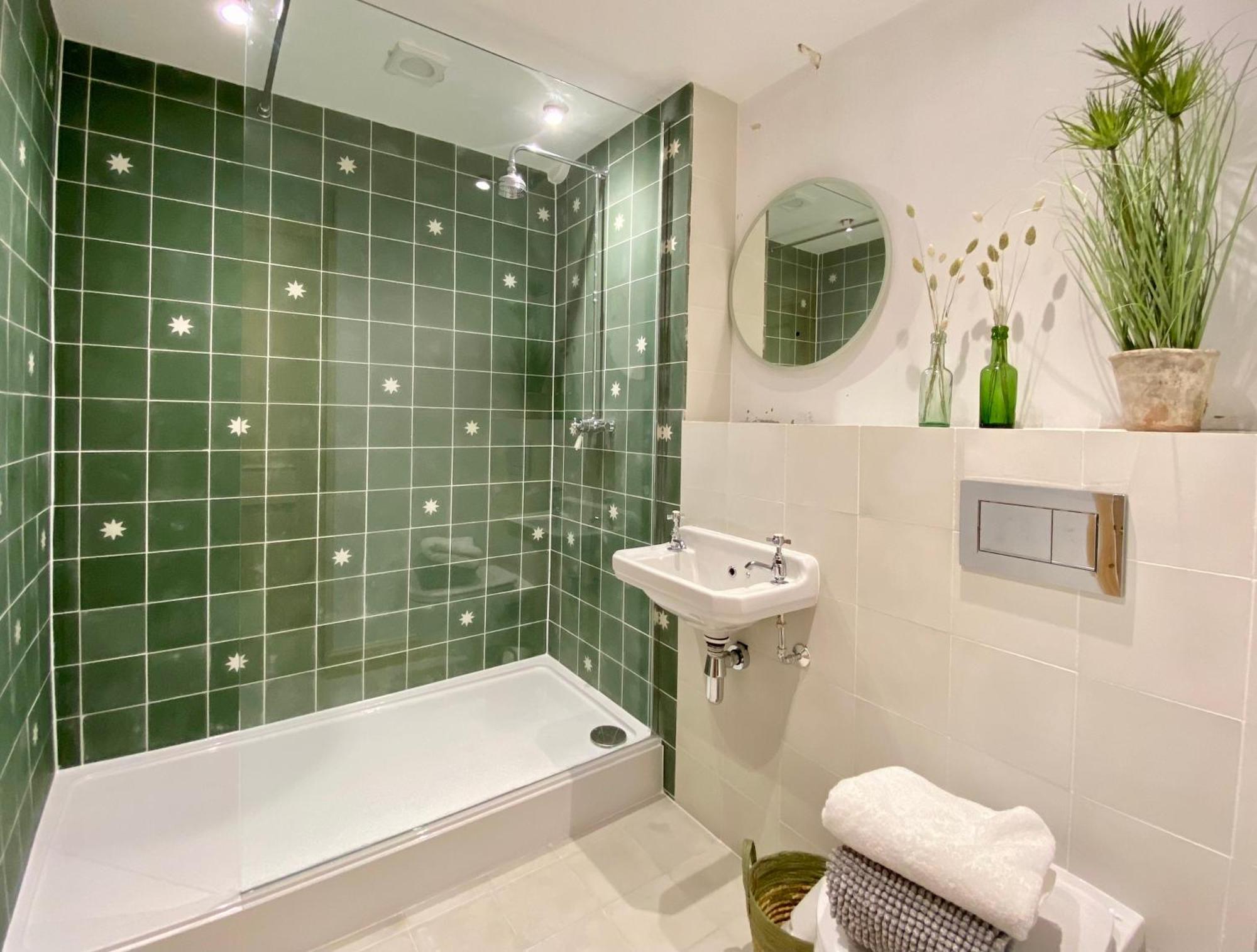 Victoria Bar Walls By Chateau Anna, Central York - Free Parking Екстериор снимка